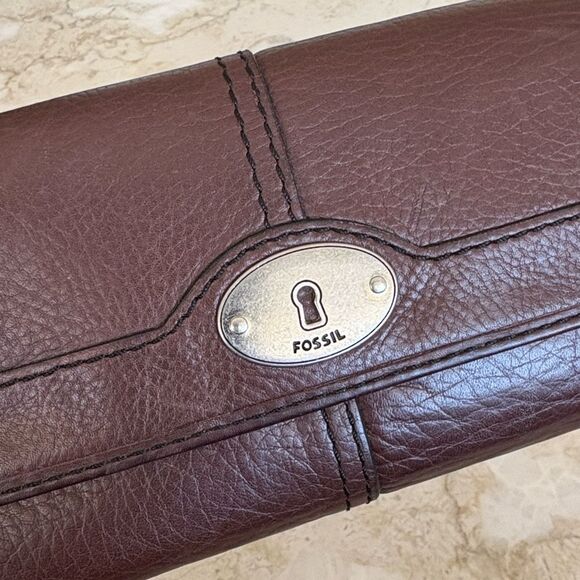 Fossil Maddox Tri-Fold Leather Wallet - Picture 5 of 16